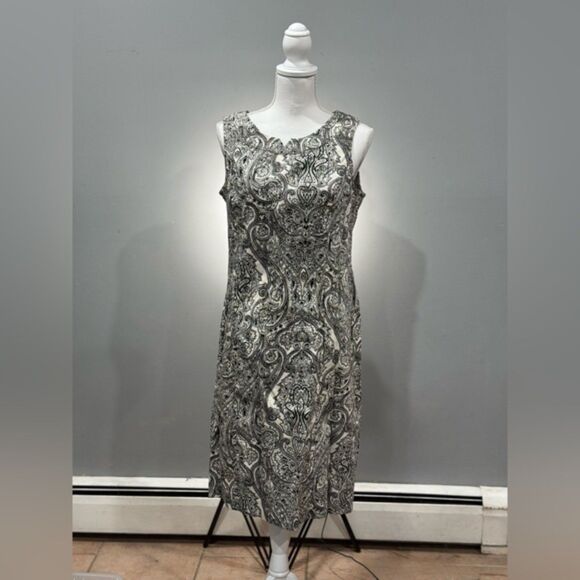 SALE! B/W Talbots Outlet Printed Sheath Dress Size 10 EUC - Picture 1 of 6